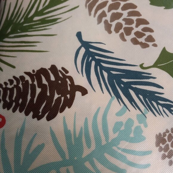 Holiday Time Vinyl Round Tablecloth 70" Diameter Pinecone Foliage Design NEW - Picture 4 of 6